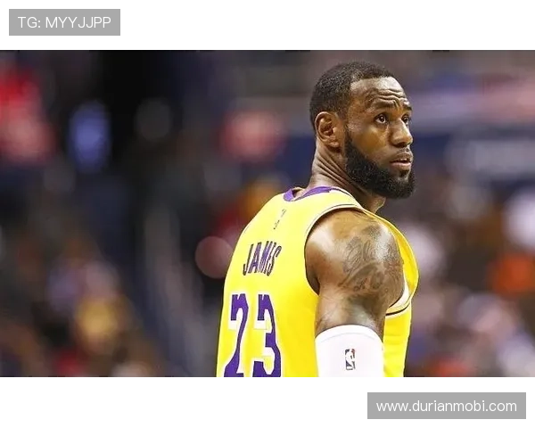 快船全队齐心协力主场战胜湖人展现强大实力